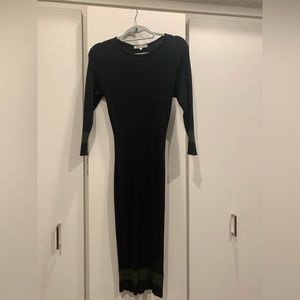 Black and green 3/4 sleeve fitted dress